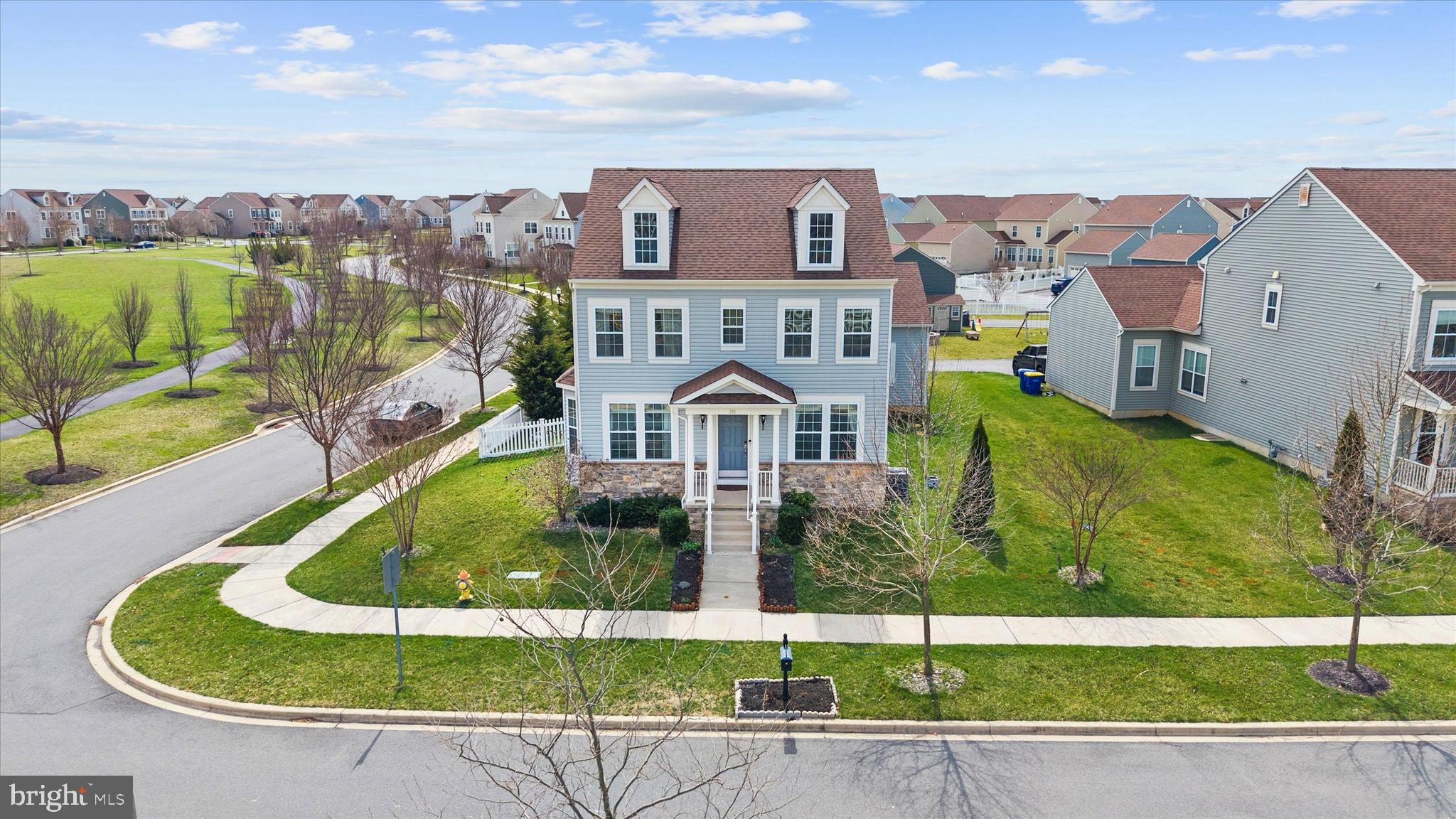 215 N BAYBERRY PARKWAY