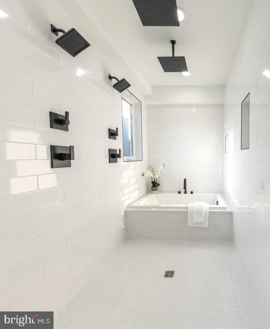 NORRIS SQUARE - Residential Lease