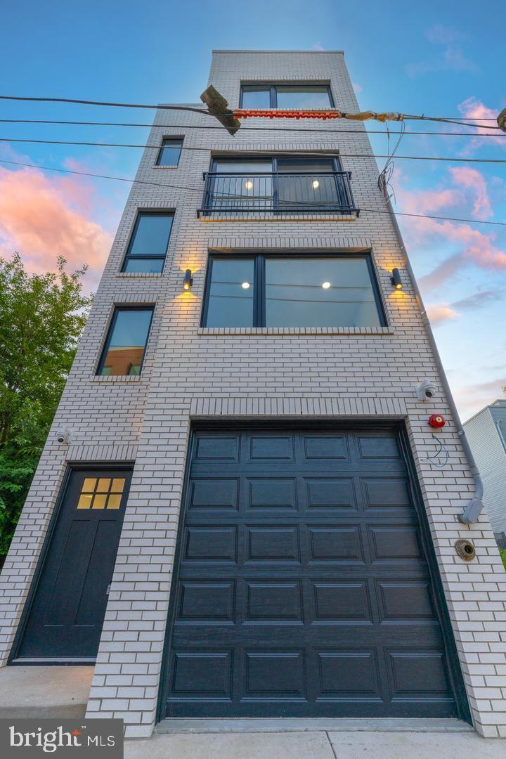 NORRIS SQUARE - Residential Lease