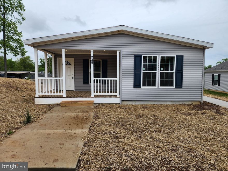 New Constuction, 3 bedroom 2 Bath ranch home in Green Top Manufactured home community. Large eat in kitchen with abundant cabinet space. Large living room and 3 bedrooms. Laundy/ mud room to outside deck. Why buy used when you can buy this new home!!