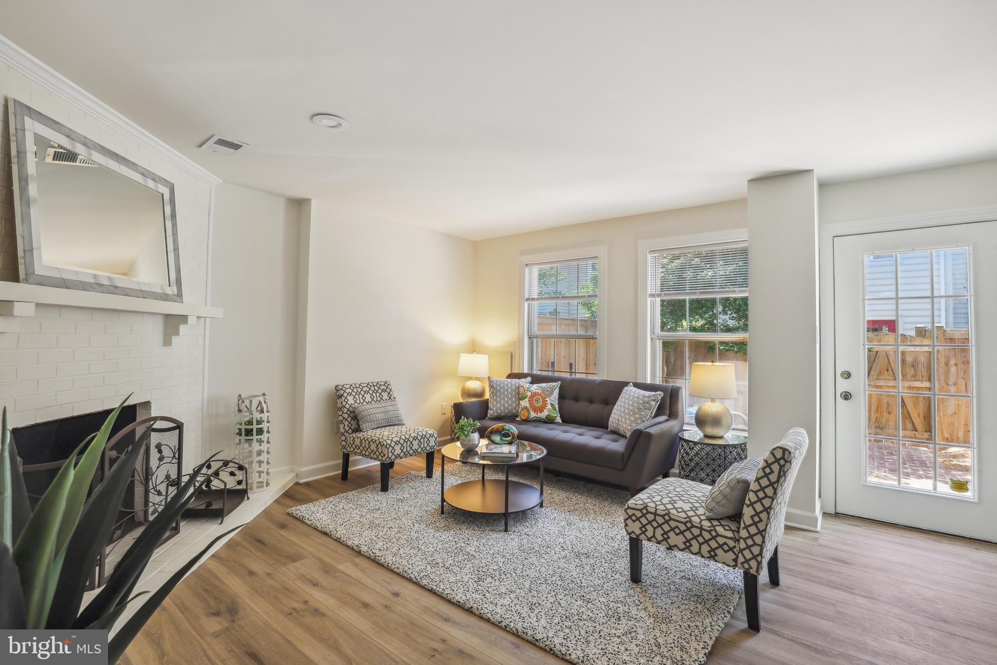 810 N FAYETTE STREET