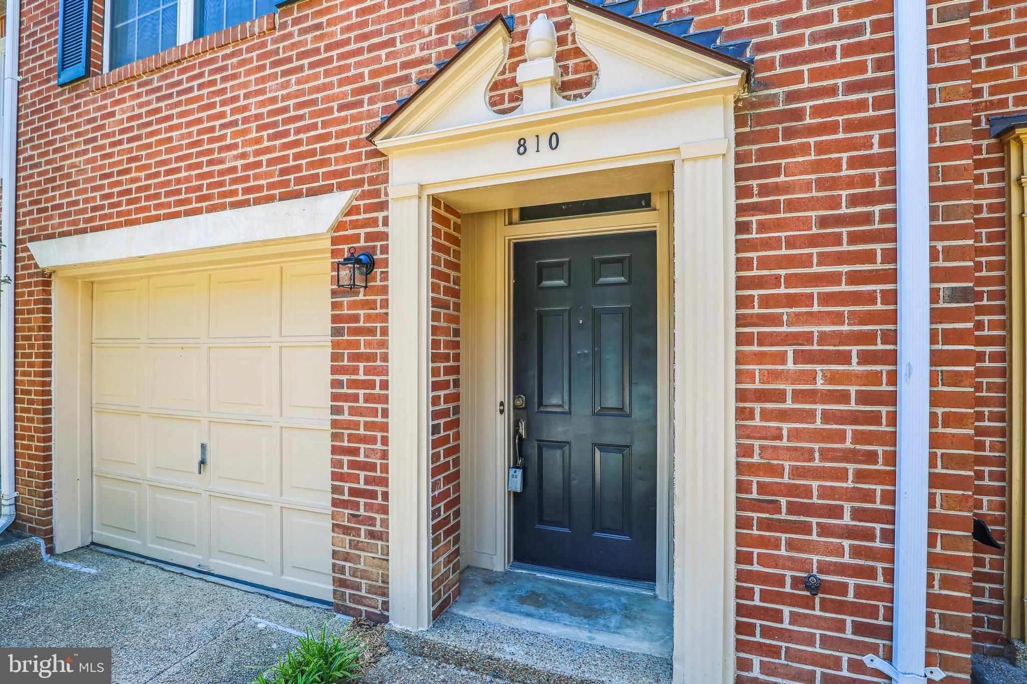 810 N FAYETTE STREET