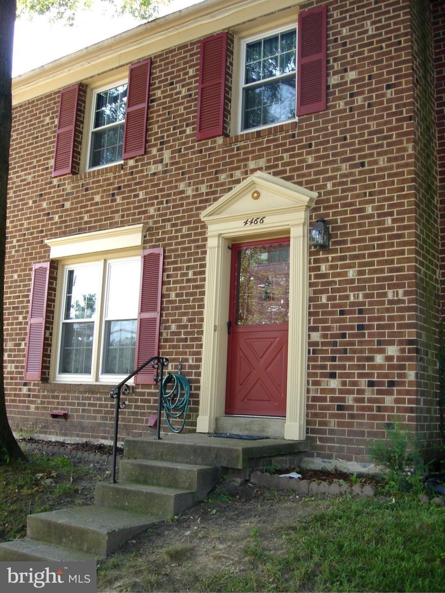 Great location !! Well maintained town home, featuring 3 Bedrooms 3.5 baths Hardwood floors through out the upper level and main level. Kitchen Granite counter top, ceramic flooring,new updated stainless steel appliances,  open floor plan, Dining & Living combo, backyard patio is off from living room. Lower level fully finished with new berber carpet recreational room & den/office study.Must See