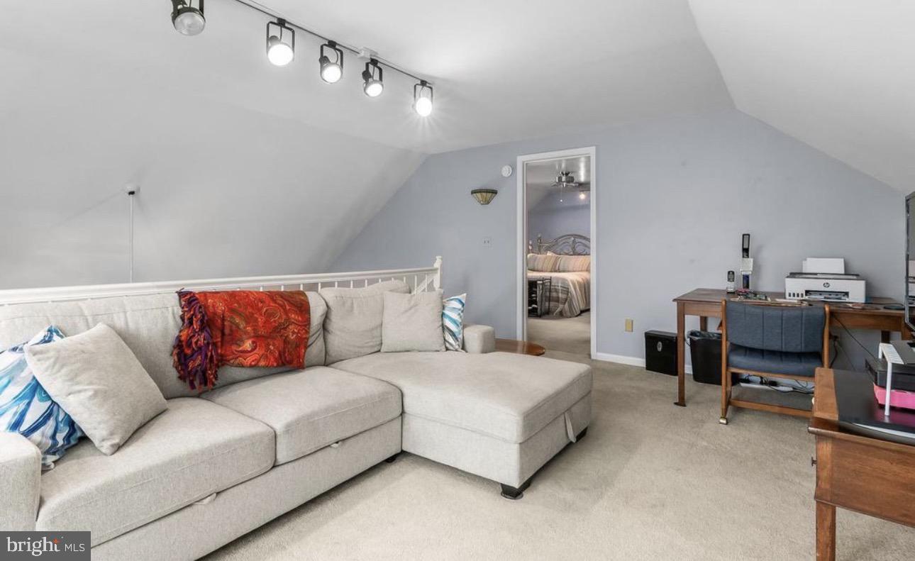 OLD FIELDS - Residential