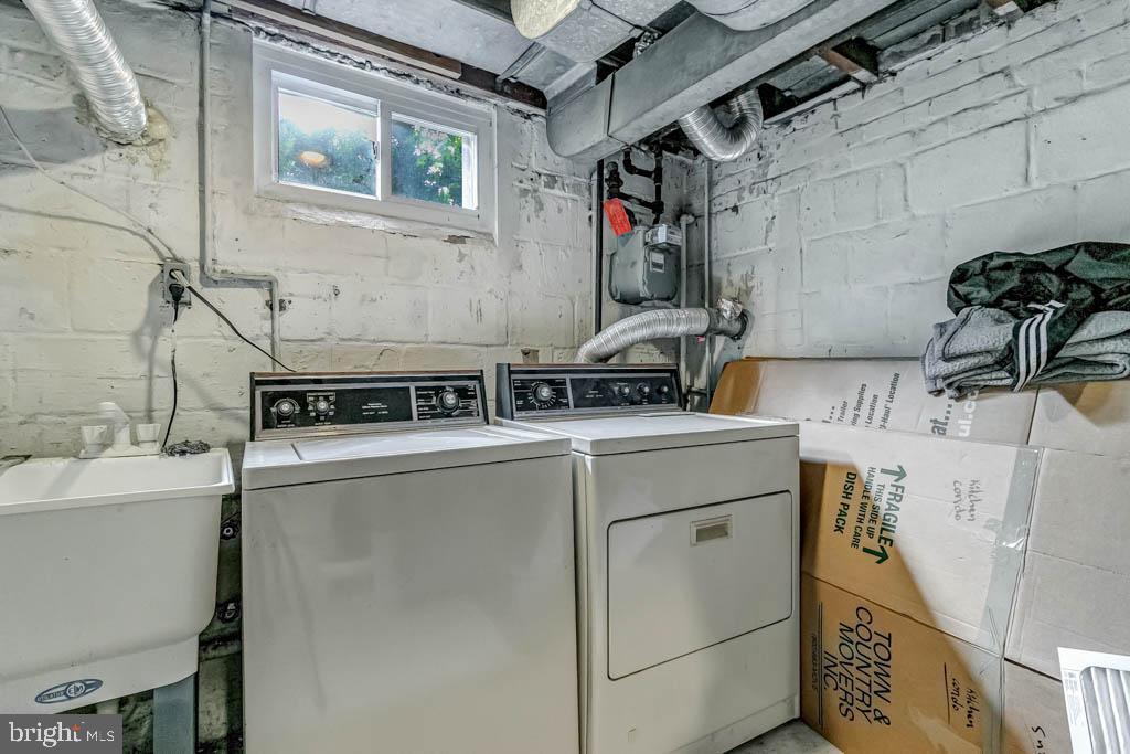 MADISON MANOR - Residential Lease