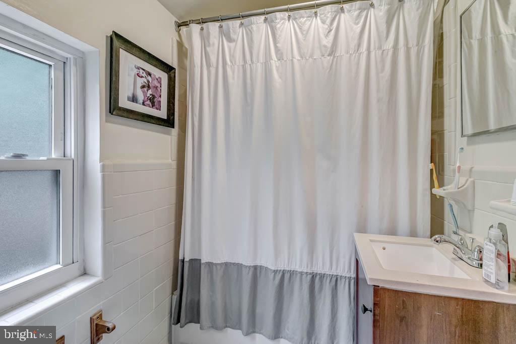 MADISON MANOR - Residential Lease