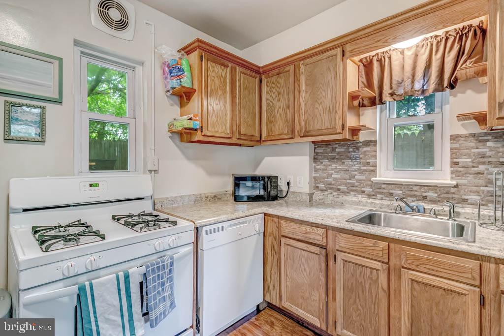 MADISON MANOR - Residential Lease