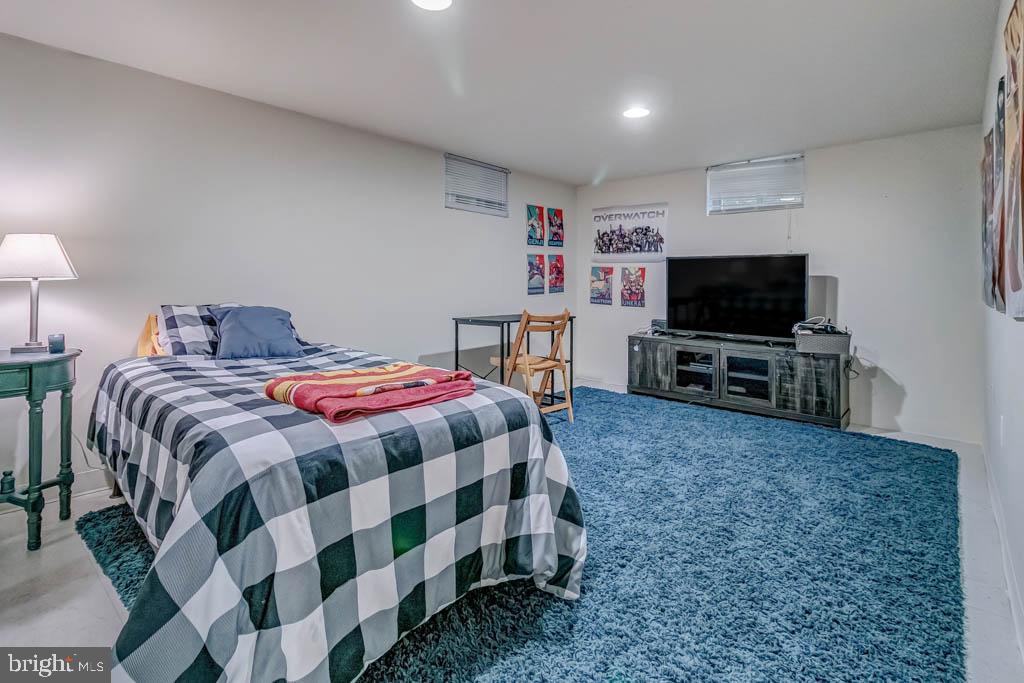 MADISON MANOR - Residential Lease