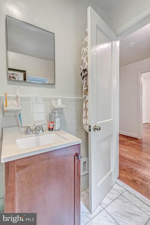 MADISON MANOR - Residential Lease