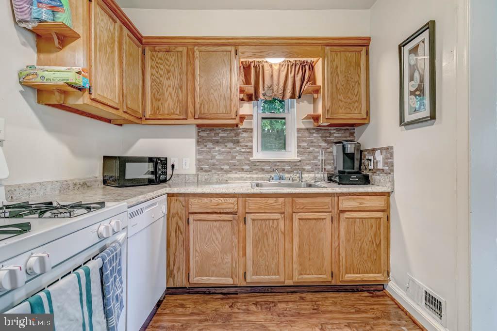 MADISON MANOR - Residential Lease