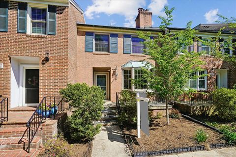 Photo of 6315 Olde Towne Court, ALEXANDRIA, VA 22307 (MLS # VAFX2282328)