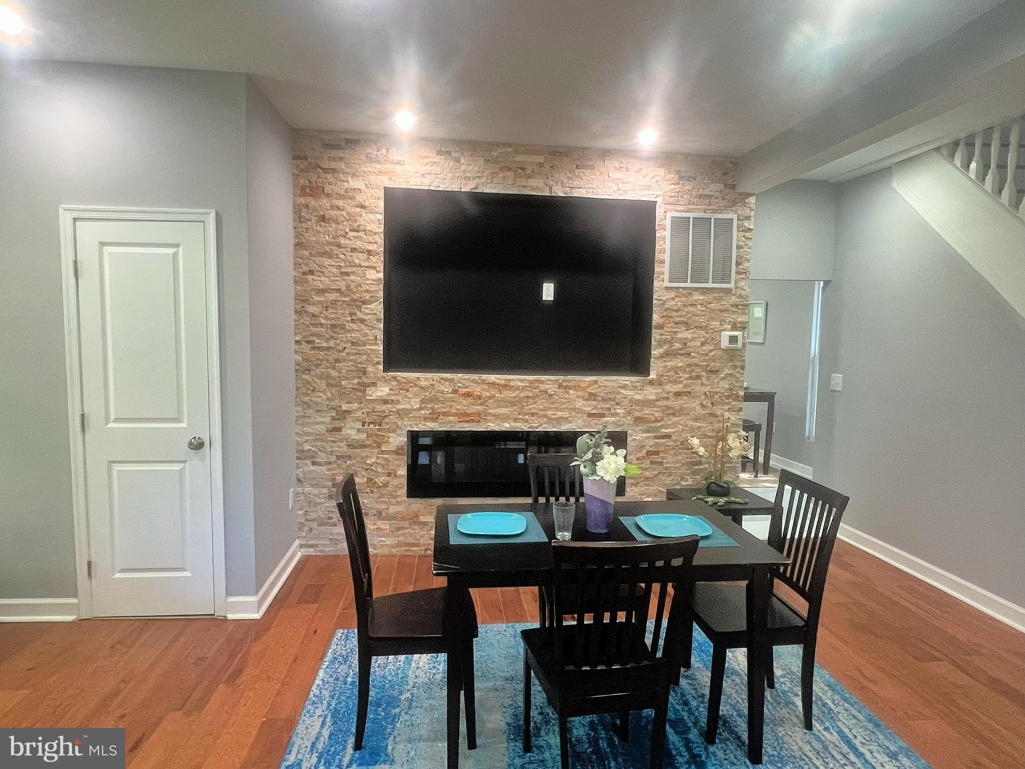 LAKE WALKER - Residential