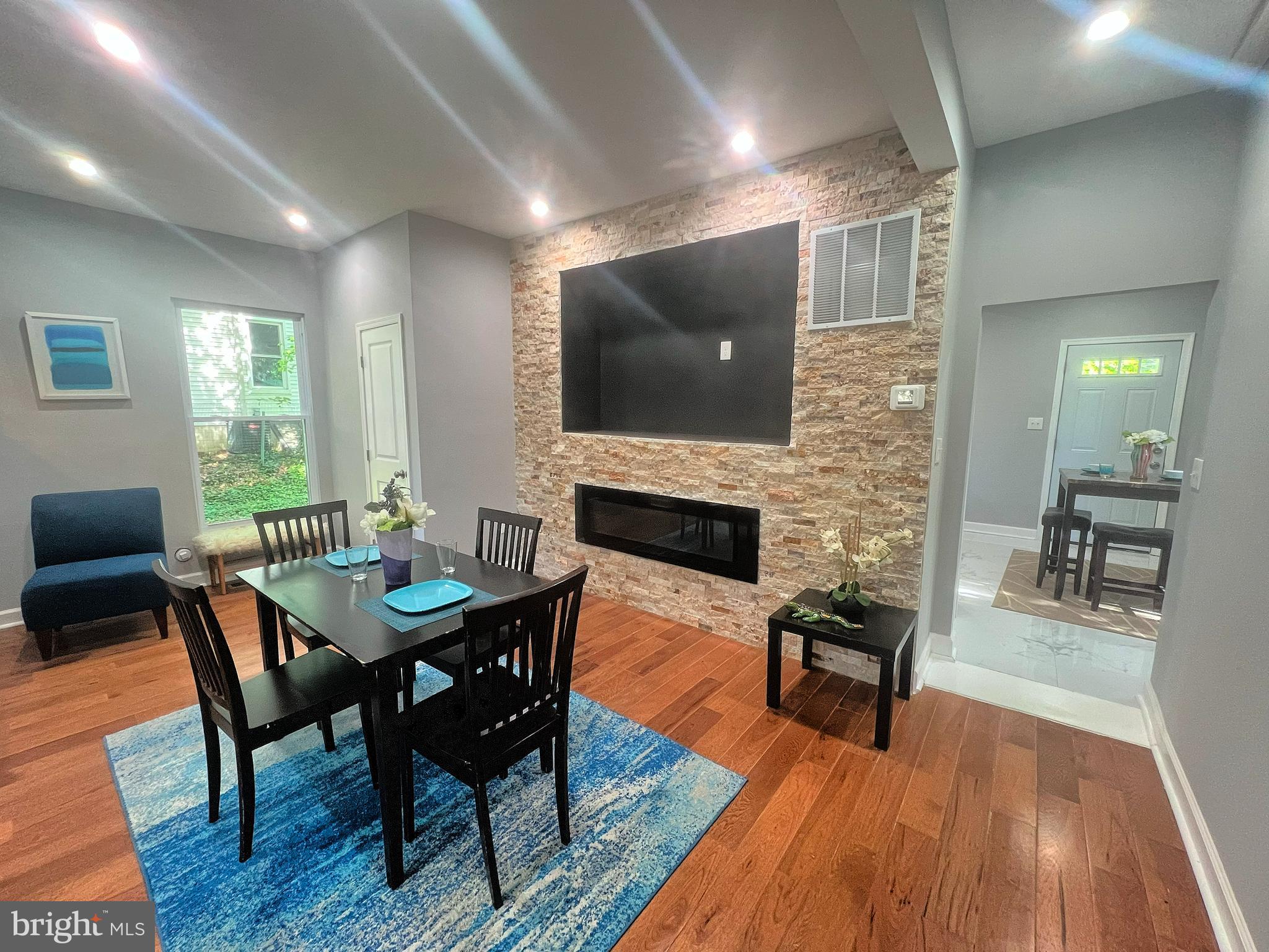 LAKE WALKER - Residential