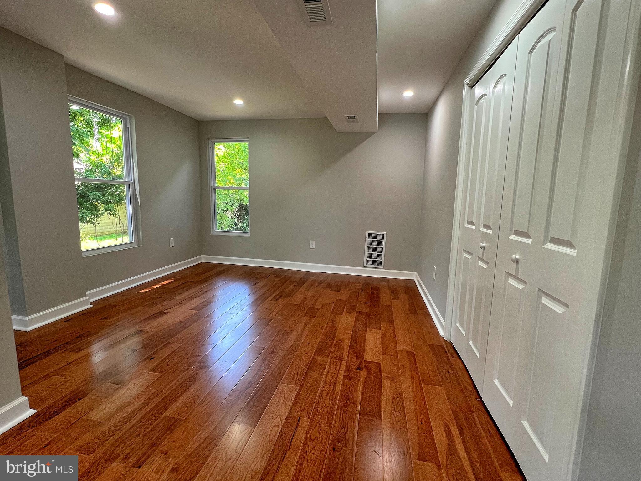 LAKE WALKER - Residential