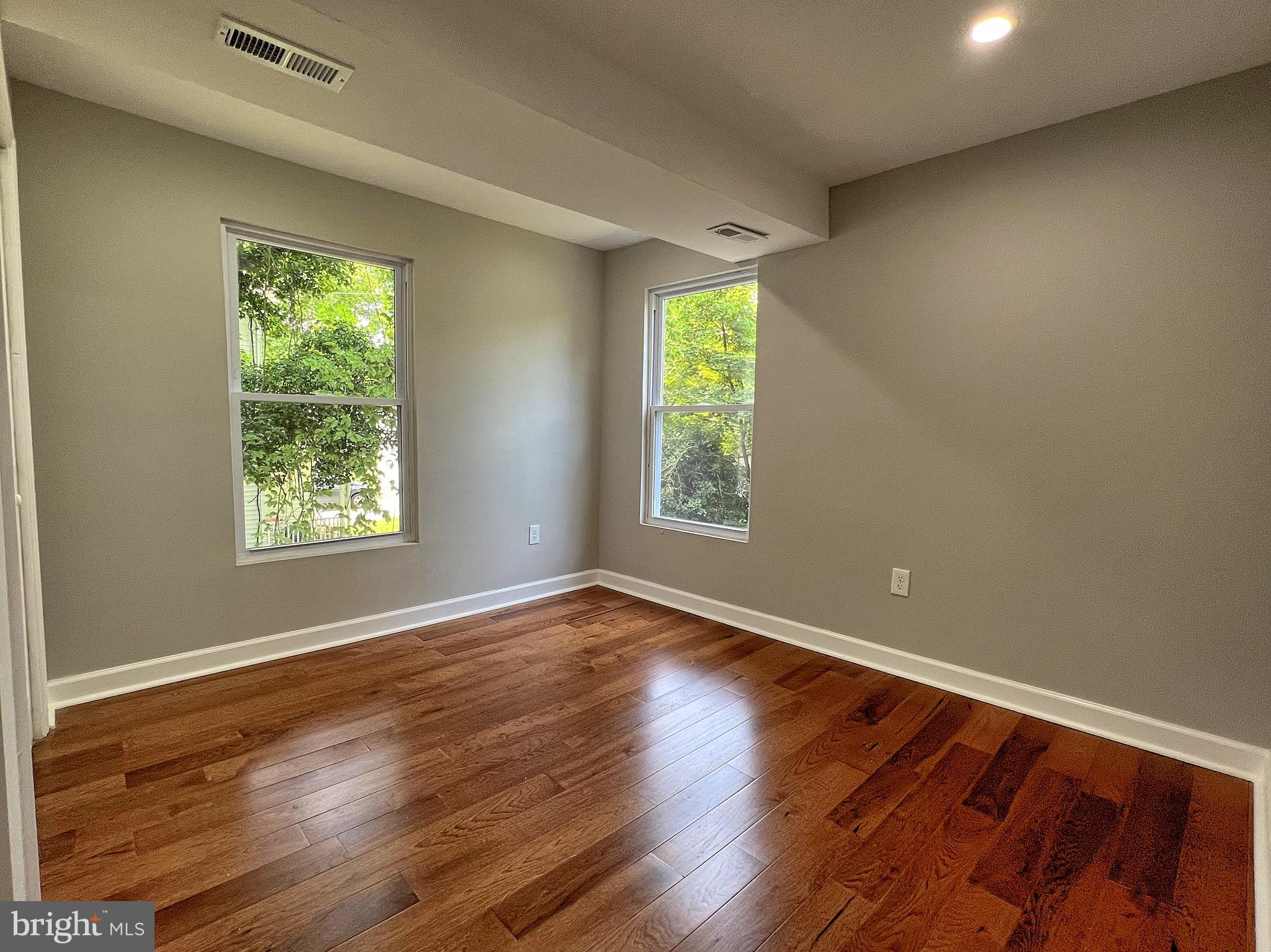 LAKE WALKER - Residential