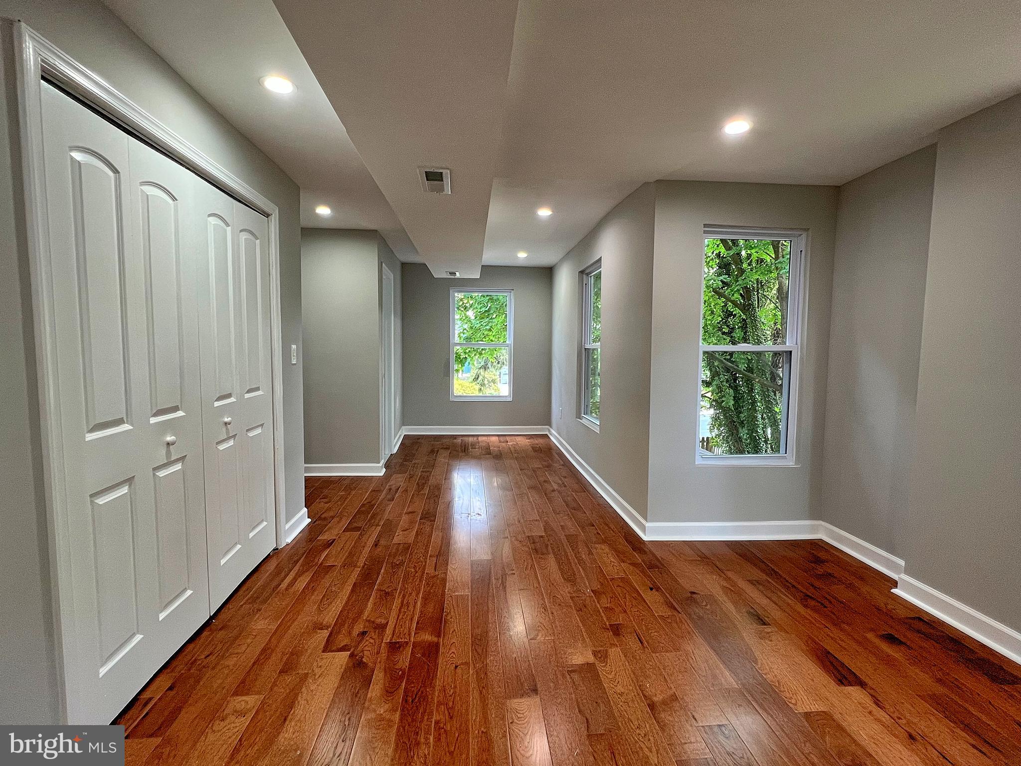 LAKE WALKER - Residential