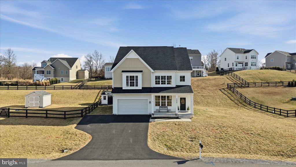 Photo of 35939 Fieldside Way, ROUND HILL, VA 20141 (MLS # VALO2113848)