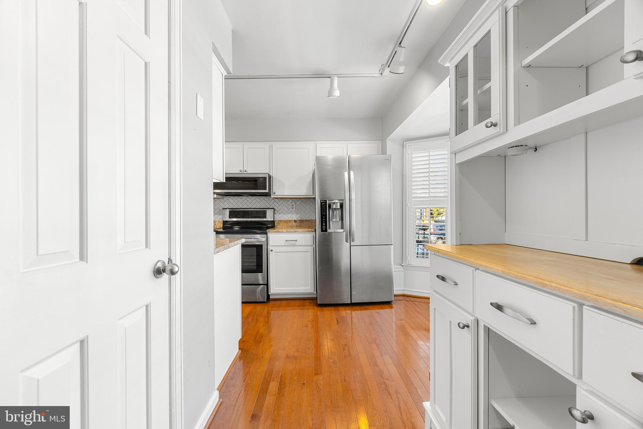 BAY HILLS - Residential Lease