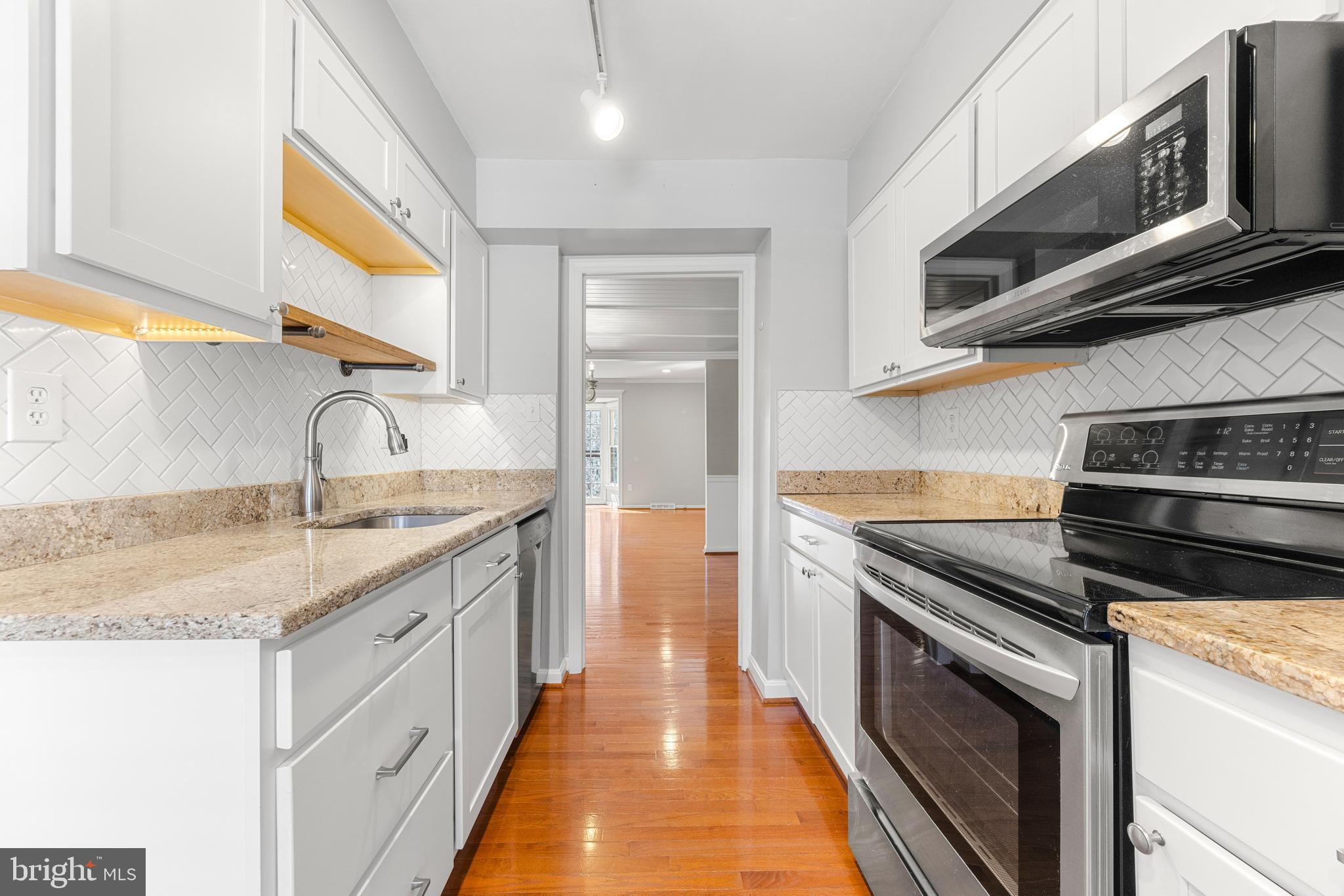 BAY HILLS - Residential Lease