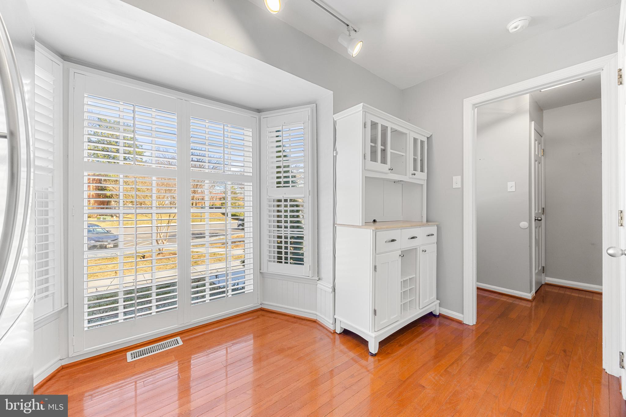 BAY HILLS - Residential Lease