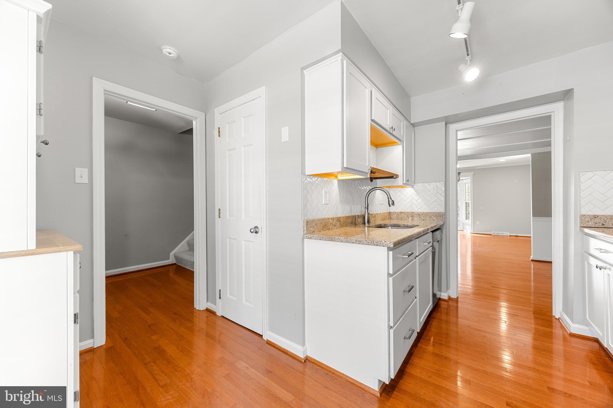 BAY HILLS - Residential Lease