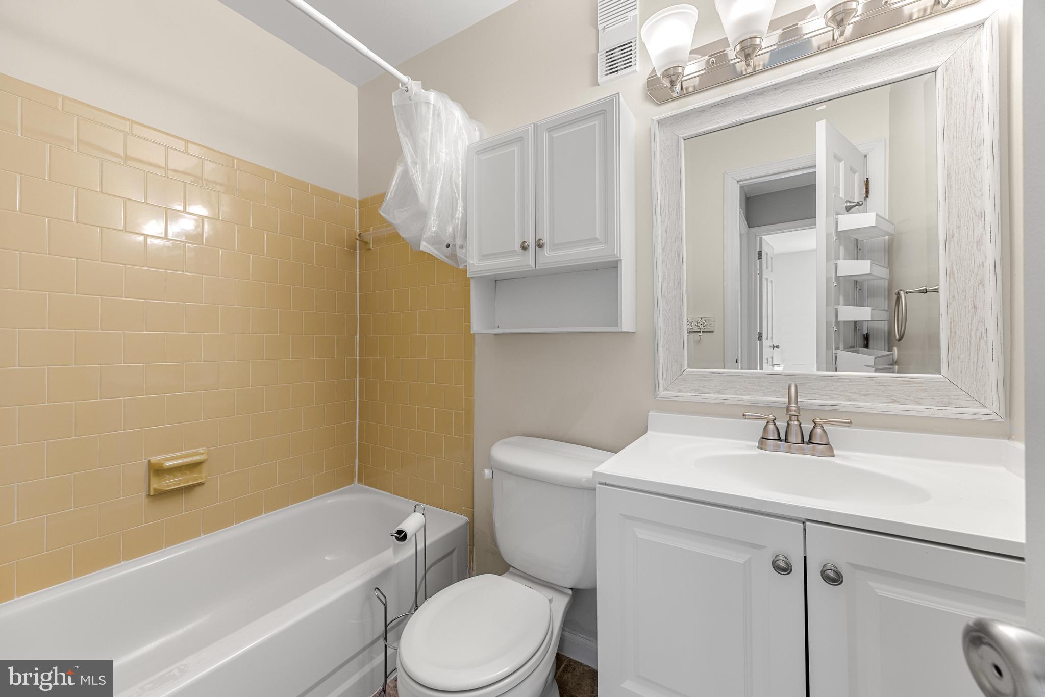 BAY HILLS - Residential Lease