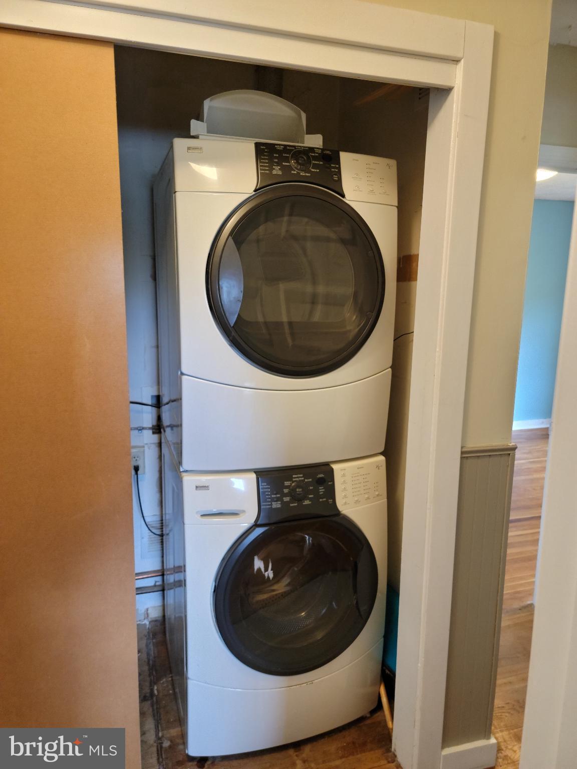 PIMMIT HILLS - Residential Lease