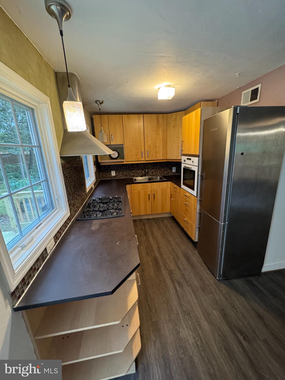 PIMMIT HILLS - Residential Lease