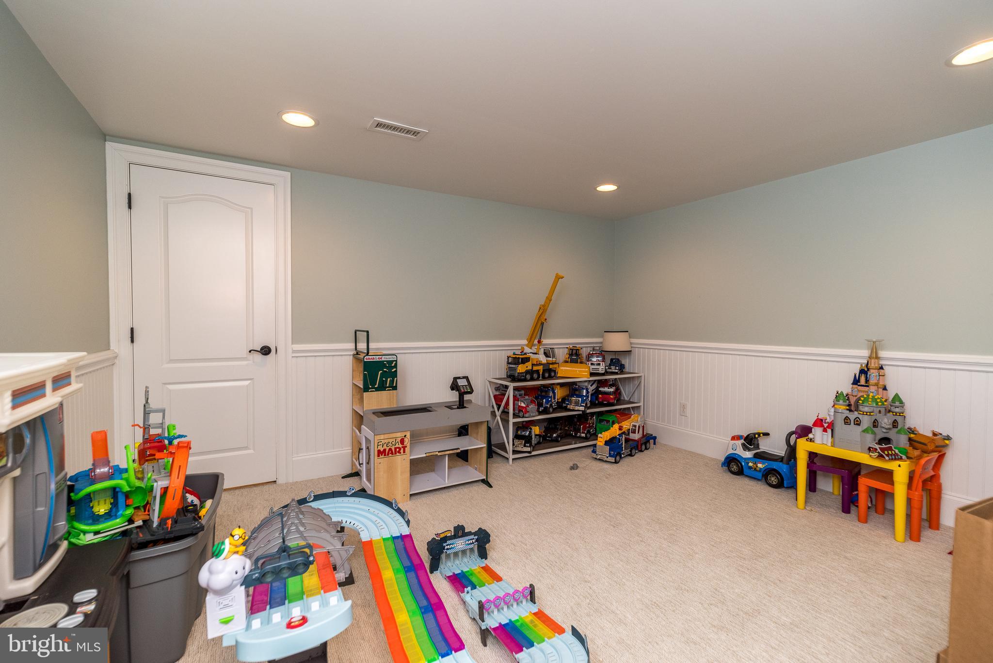 DEVONSHIRE ESTS - Residential