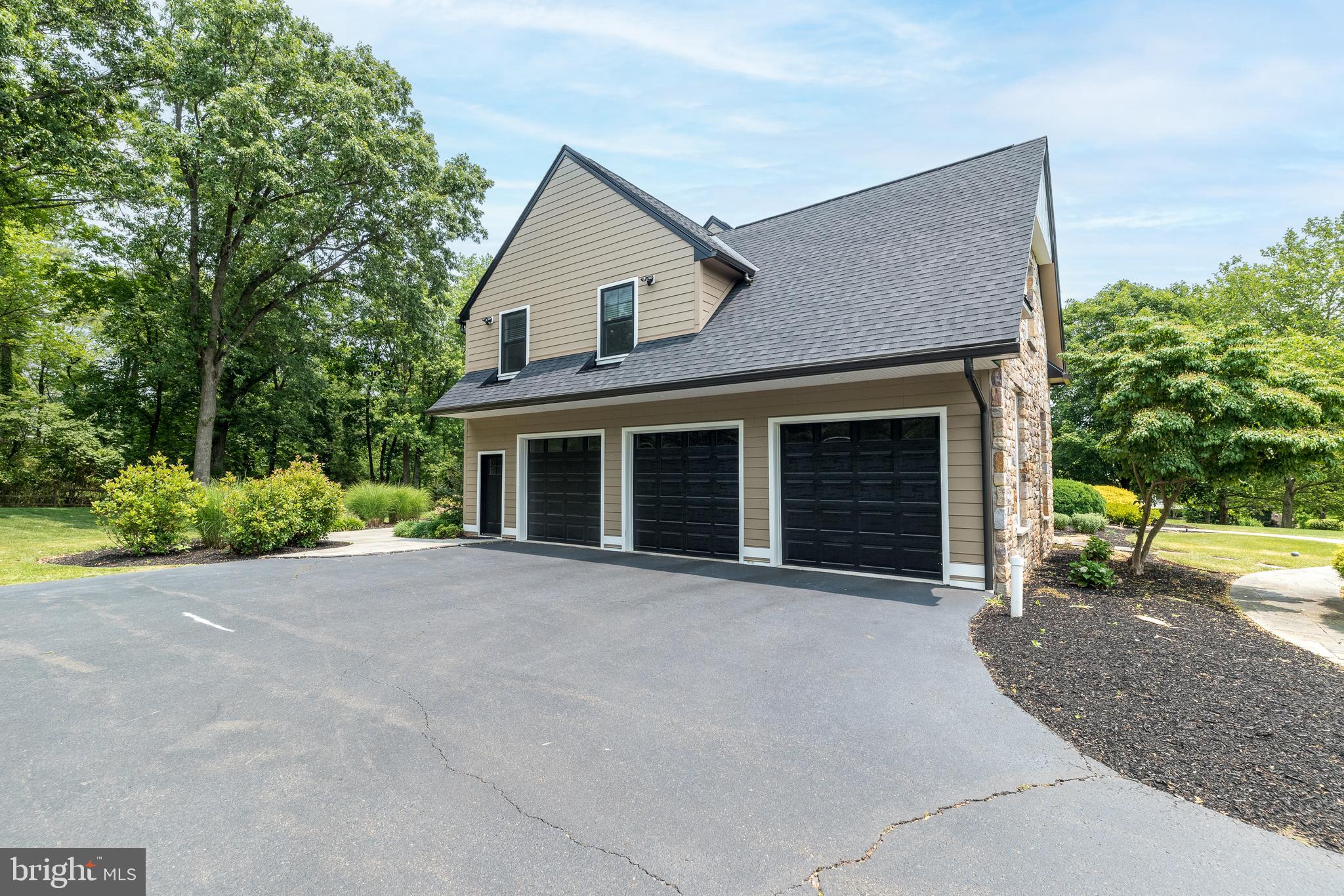 DEVONSHIRE ESTS - Residential