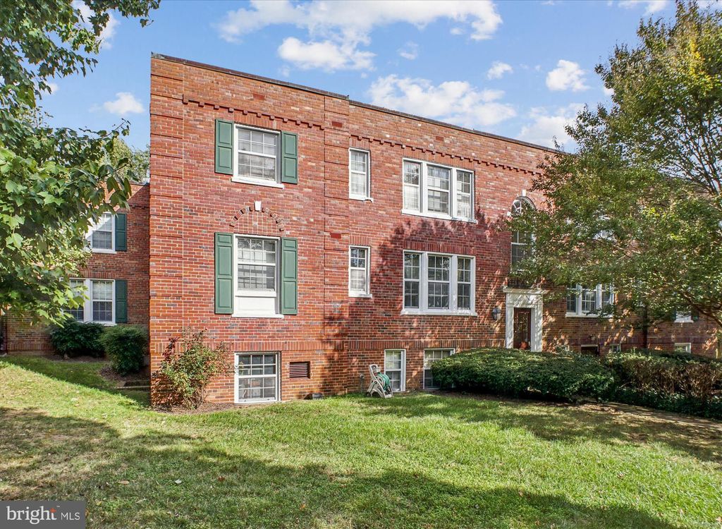 Photo of 1729 Queens Lane #1-119, ARLINGTON, VA 22201 (MLS # VAAR2064780)