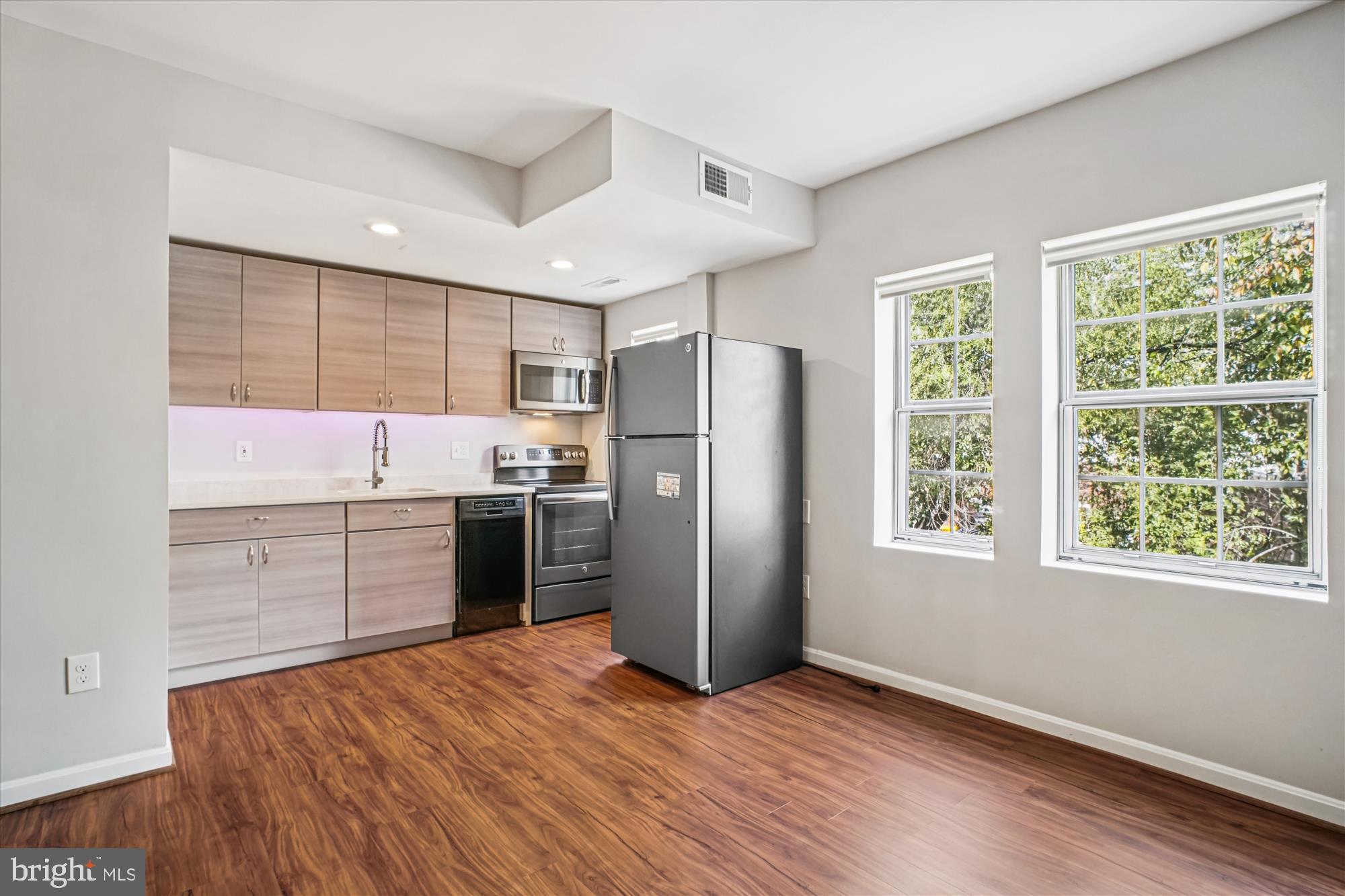 1729 QUEENS LANE 1-119