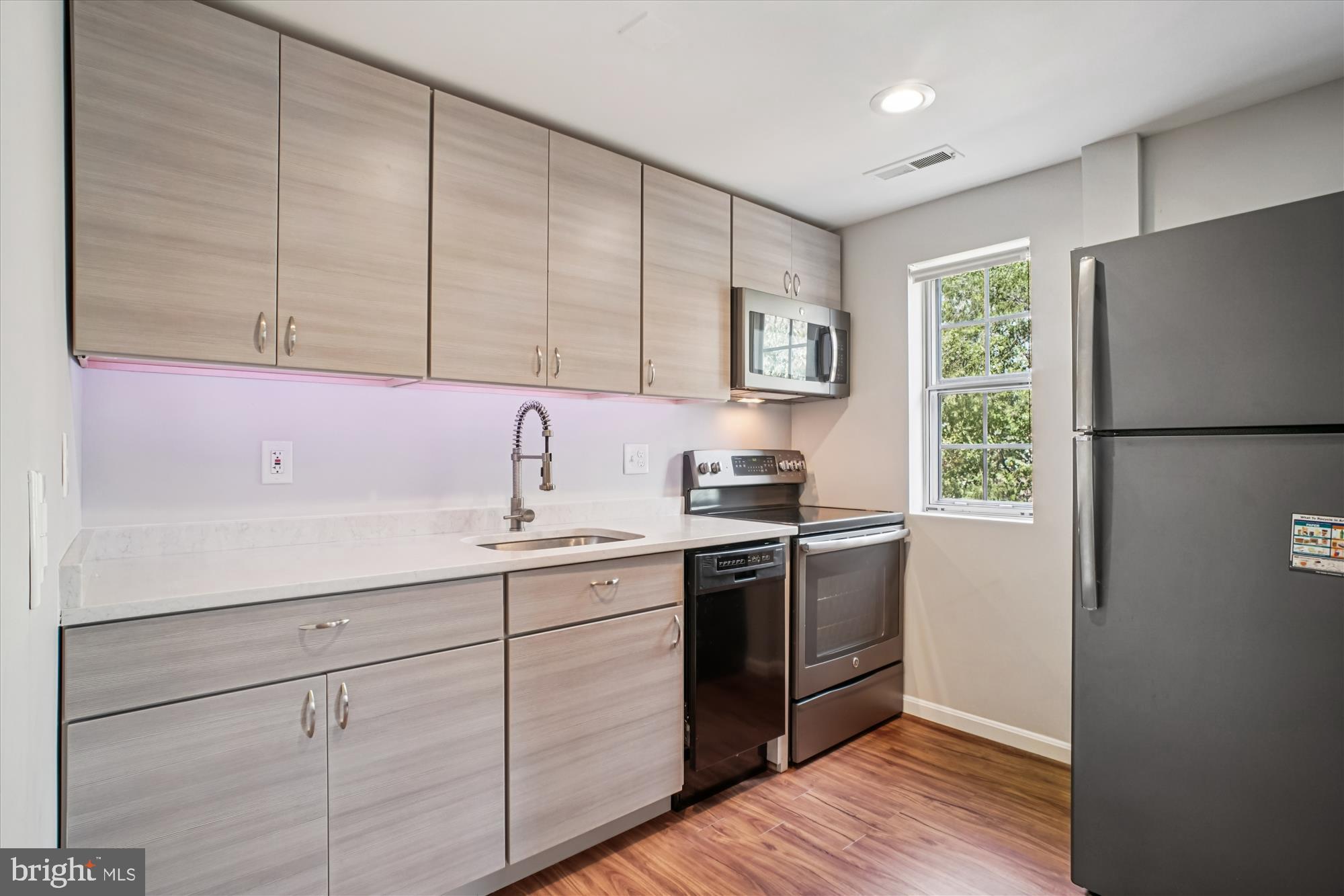 1729 QUEENS LANE 1-119
