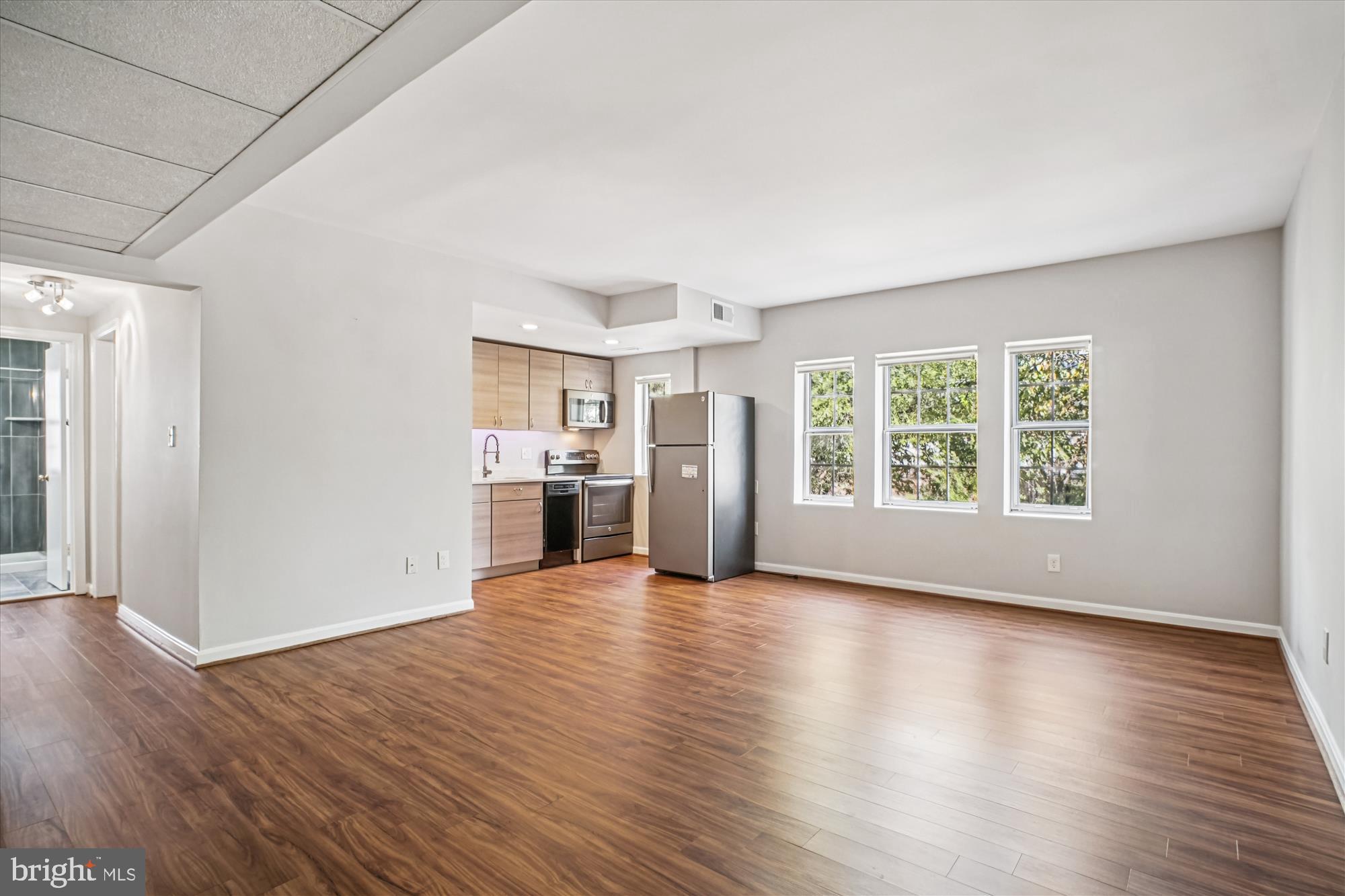 1729 QUEENS LANE 1-119