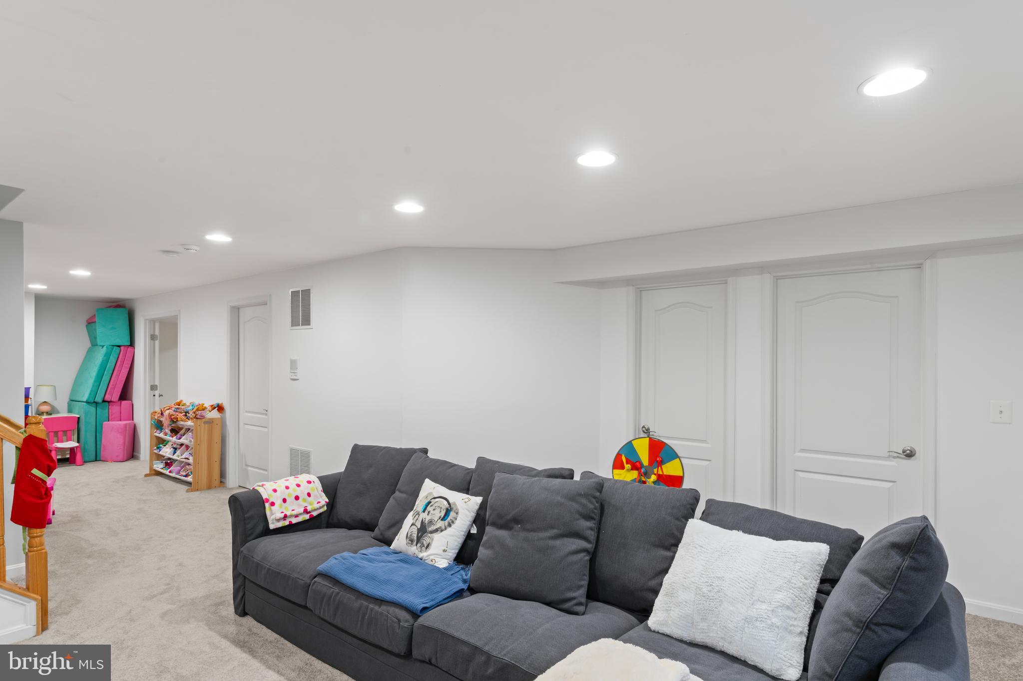 NEW BRISTOW VILLAGE - Residential