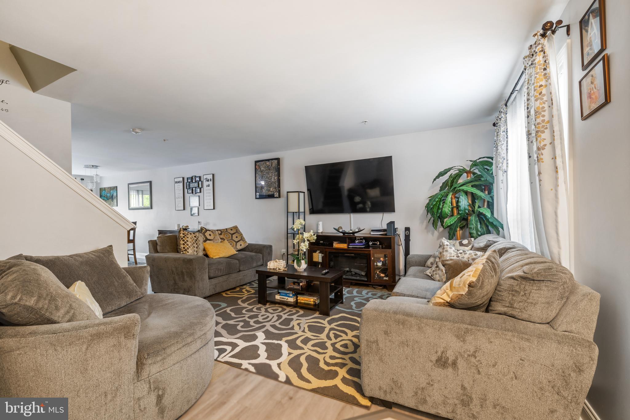 SEVEN OAKS - Residential