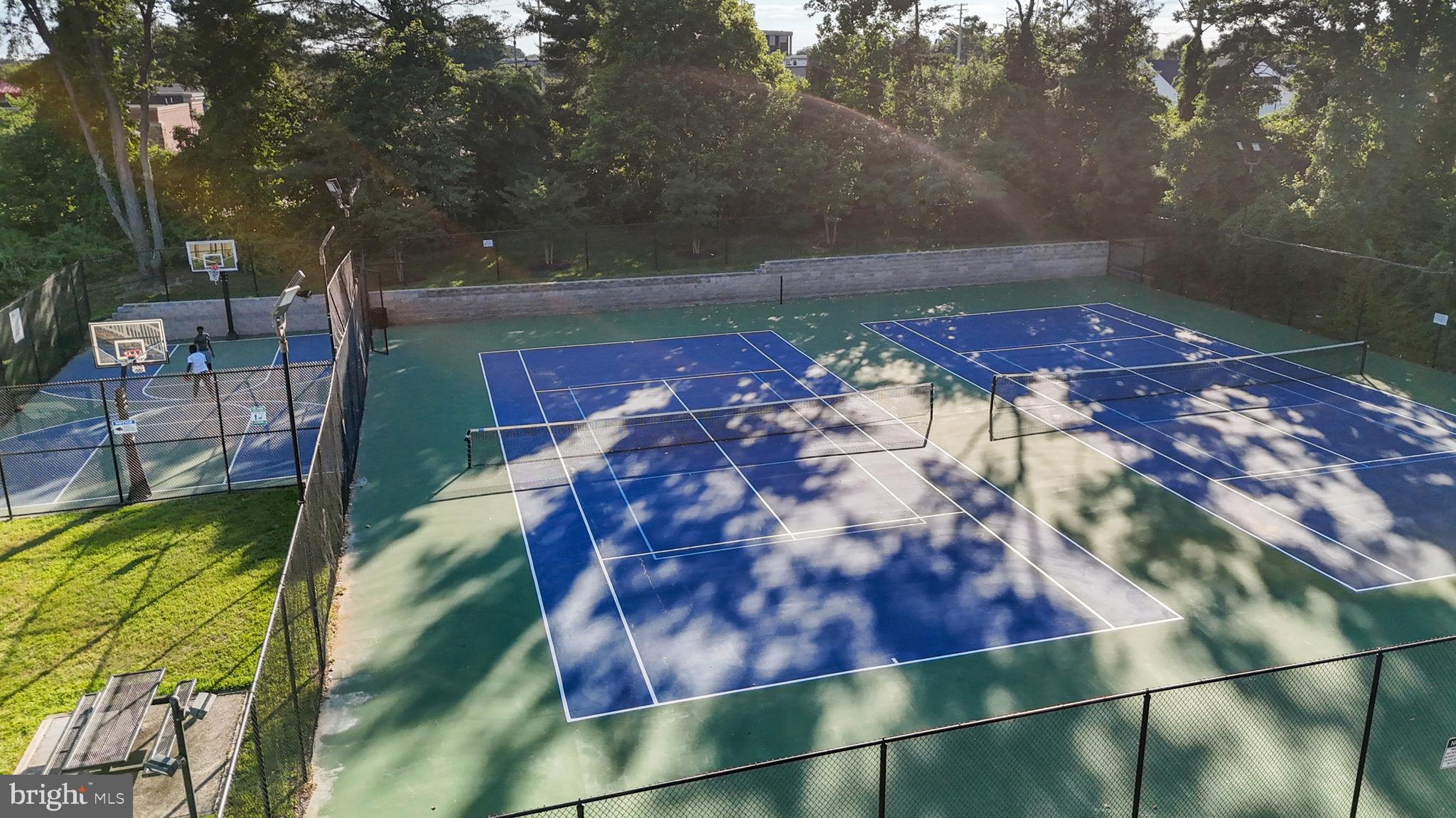 SEVEN OAKS - Residential