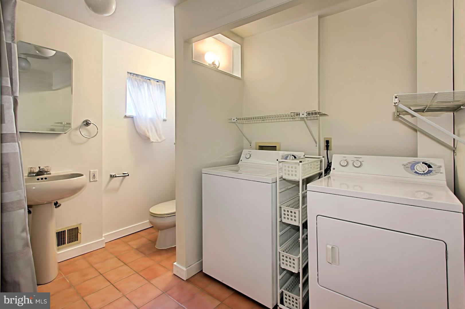 ADDISON HEIGHTS - Residential Lease