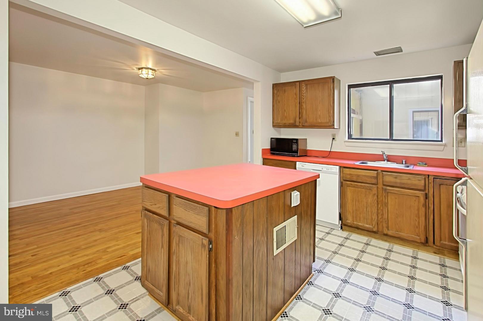 ADDISON HEIGHTS - Residential Lease