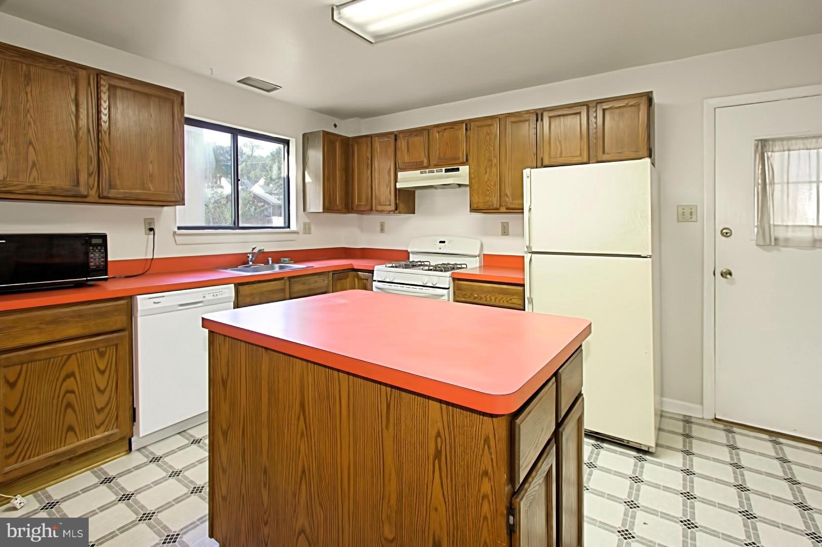 ADDISON HEIGHTS - Residential Lease