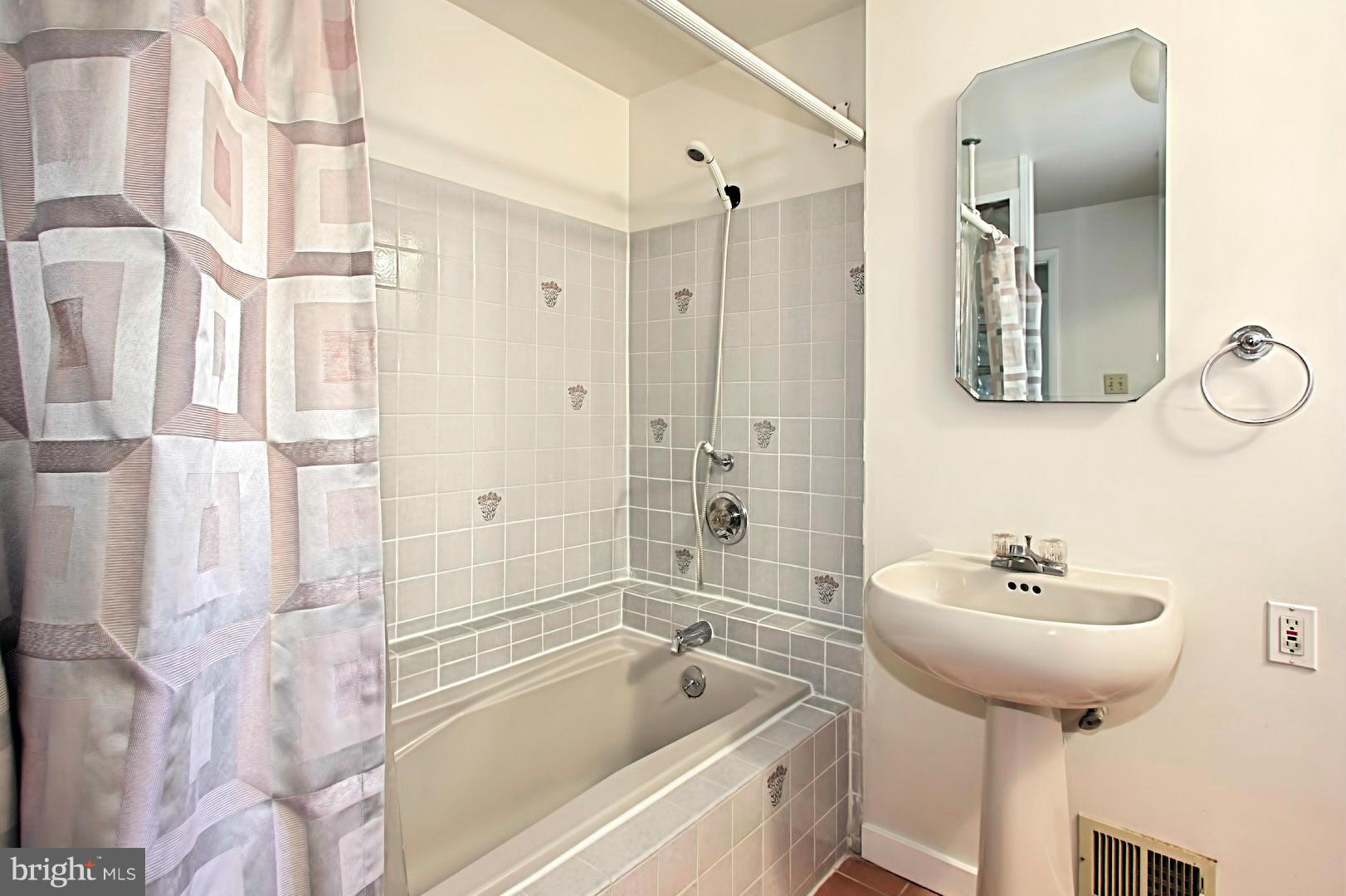 ADDISON HEIGHTS - Residential Lease