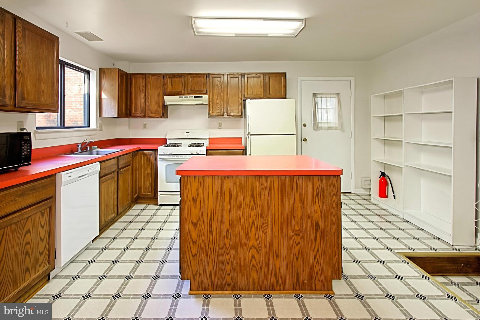 ADDISON HEIGHTS - Residential Lease