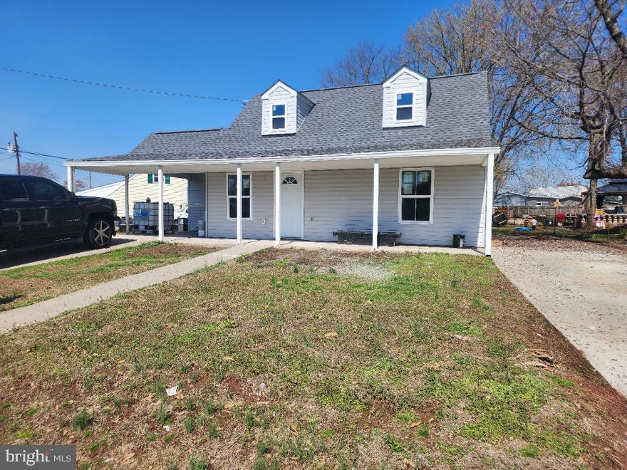 LOCATION, LOCATION!!!Single family completely Redone, New Plumbing, new electric, new insulation. New appliances, new kitchen. Mail level Master bedroom.  Recess lights through property, new fireplace.
Two driveways out front .