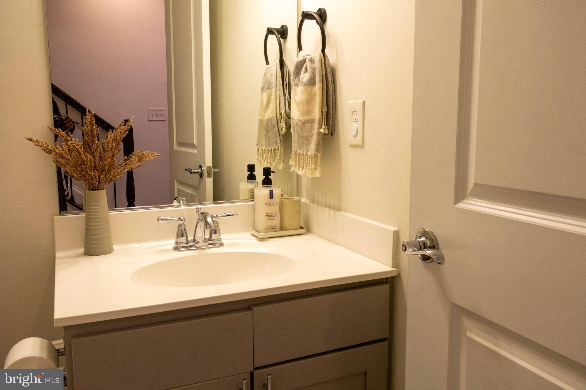 CAMBRIA SQUARE - Residential Lease