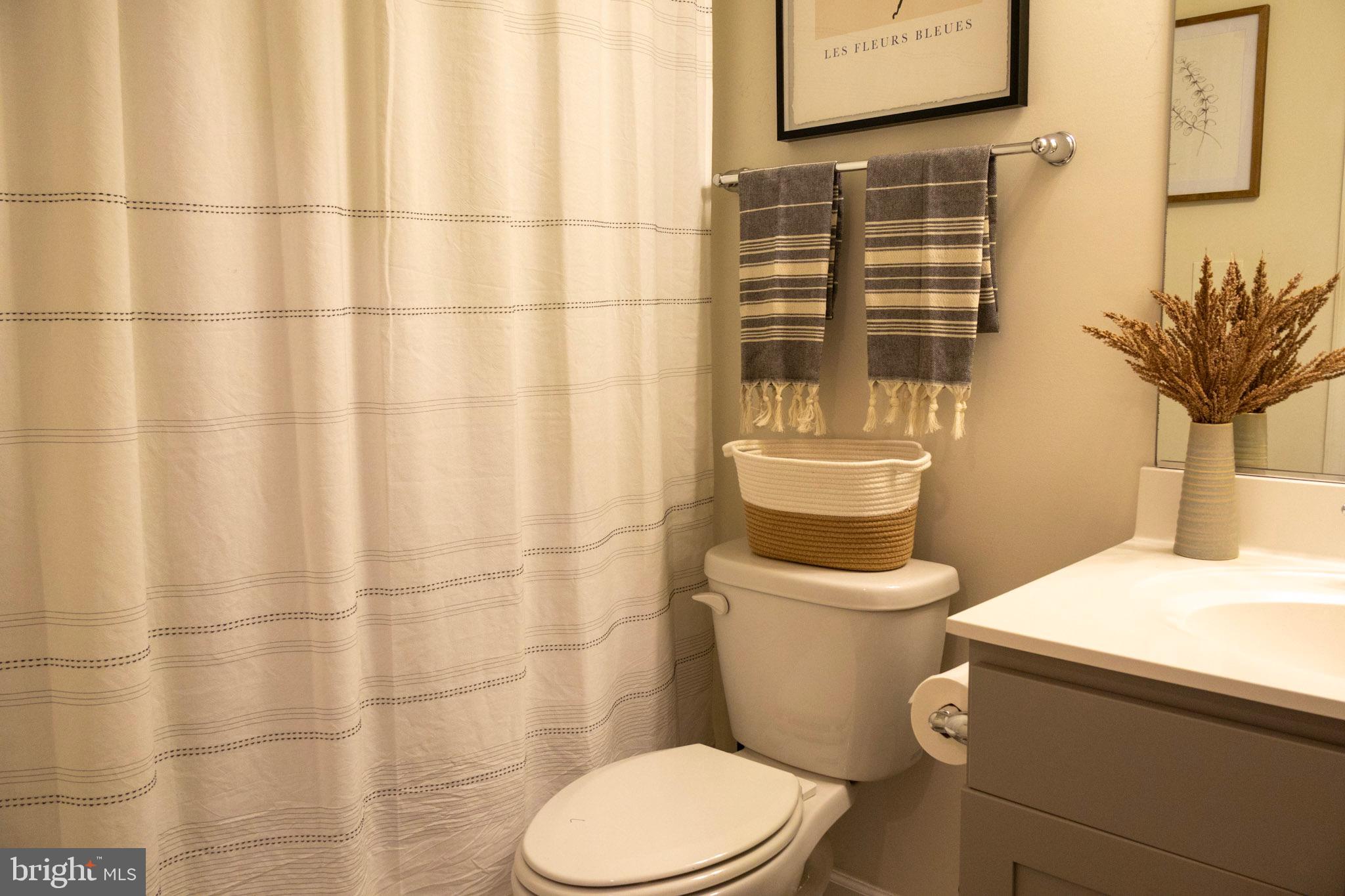 CAMBRIA SQUARE - Residential Lease