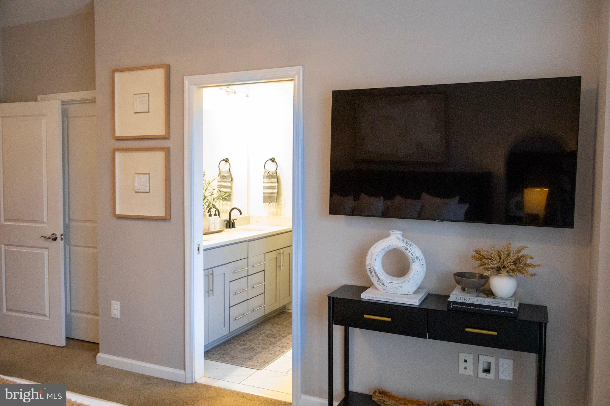 CAMBRIA SQUARE - Residential Lease