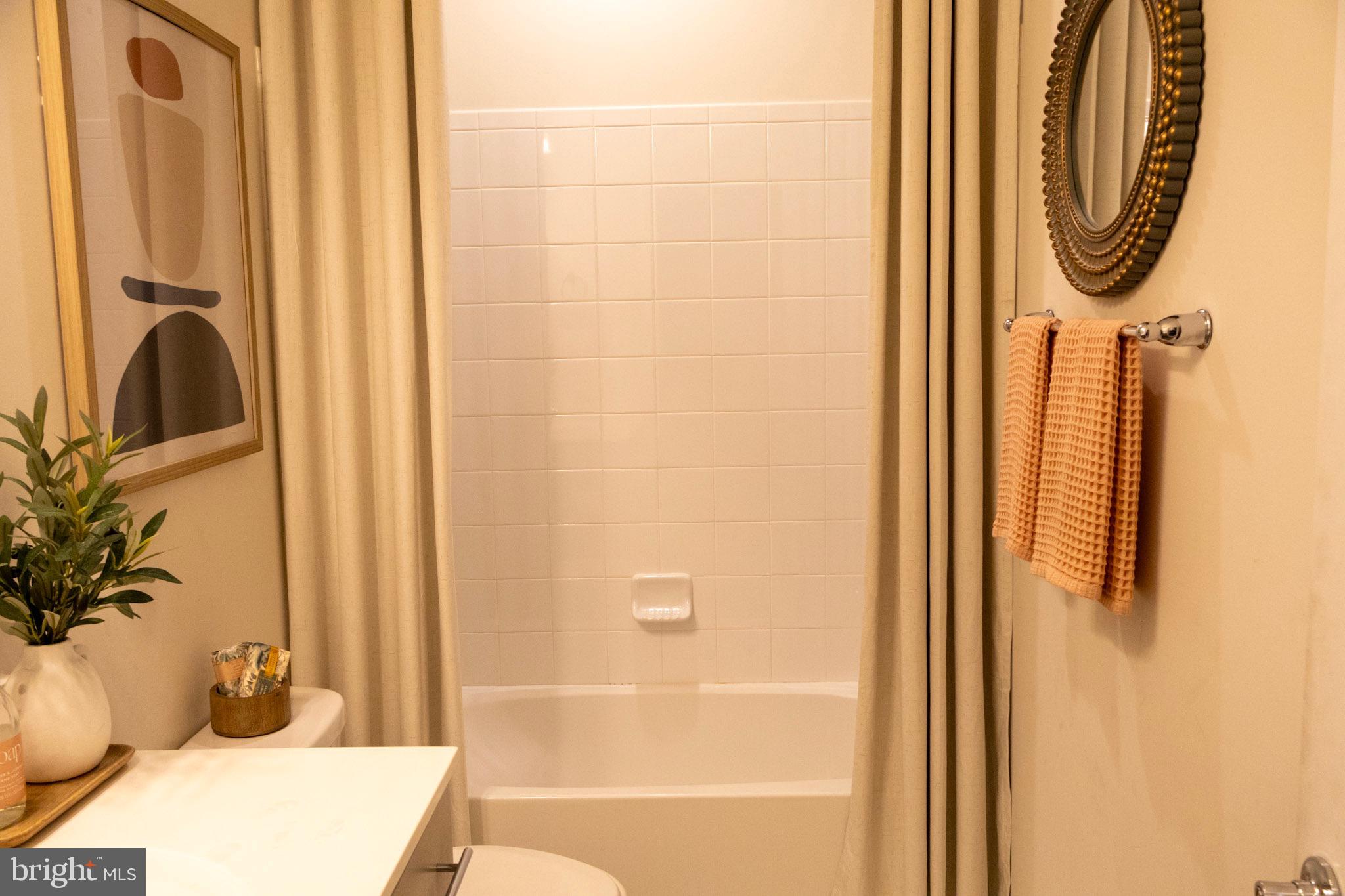 CAMBRIA SQUARE - Residential Lease