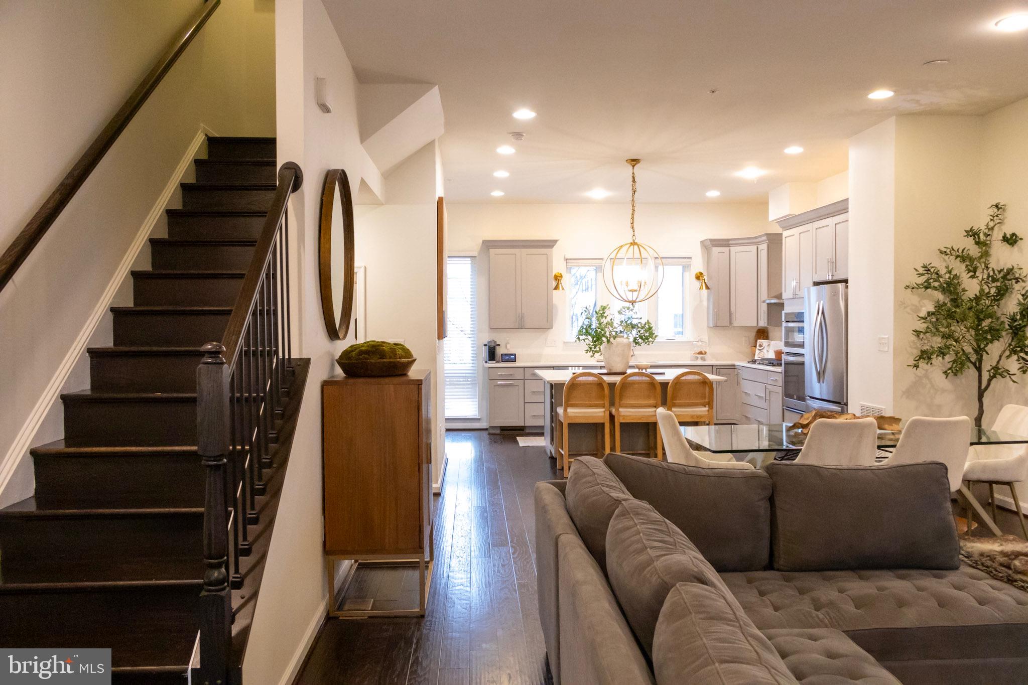 CAMBRIA SQUARE - Residential Lease