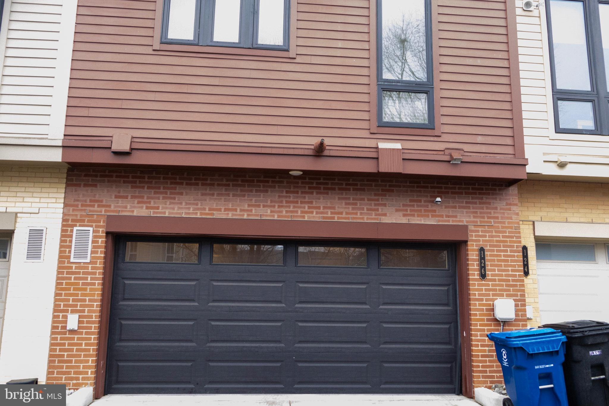 CAMBRIA SQUARE - Residential Lease