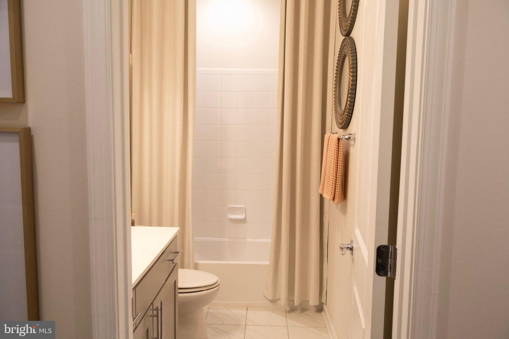 CAMBRIA SQUARE - Residential Lease